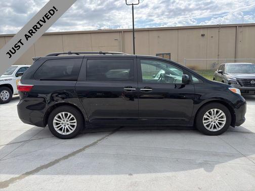 Midnight Black Metallic 2017 Toyota Sienna XLE