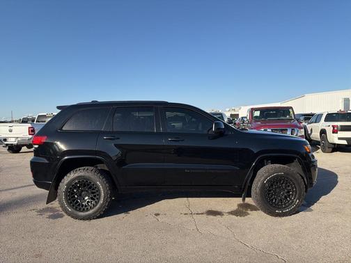 2022 Jeep Grand Cherokee Laredo