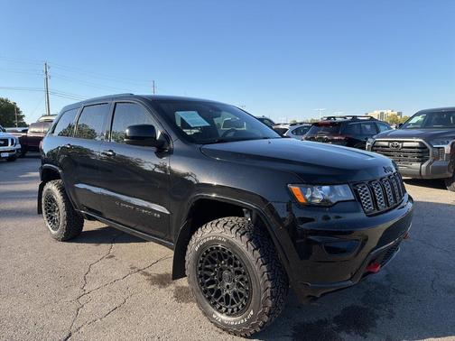2022 Jeep Grand Cherokee Laredo