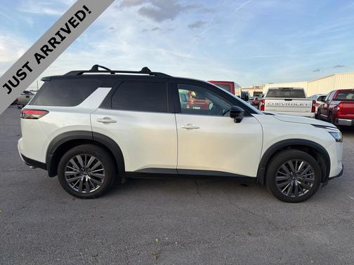 2024 Nissan Pathfinder SL 4WD