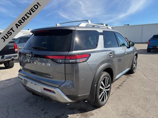 2024 Nissan Pathfinder Platinum FWD