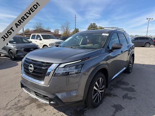 2024 Nissan Pathfinder Platinum FWD