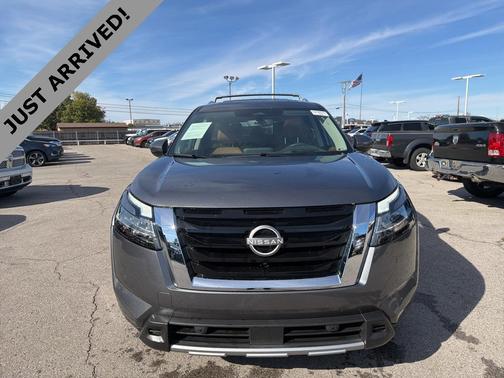 2024 Nissan Pathfinder Platinum FWD