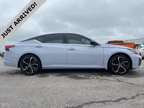2023 Nissan Altima SR FWD