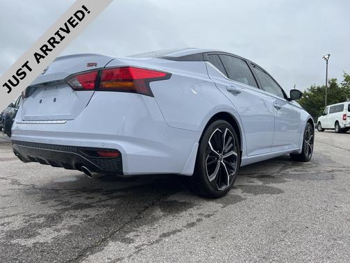 2023 Nissan Altima SR FWD