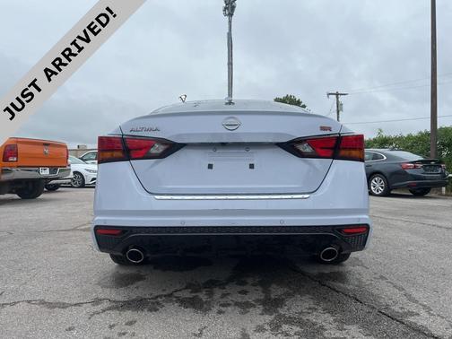 2023 Nissan Altima SR FWD