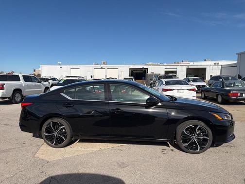 2023 Nissan Altima SR FWD