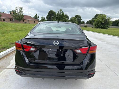 Super Black 2025 Nissan Altima 2.5 SV