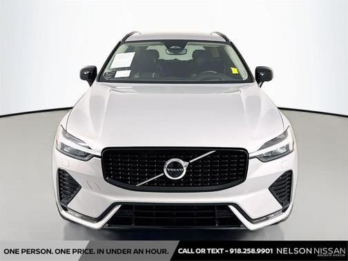 2023 Volvo XC60 B5 Ultimate Dark Theme