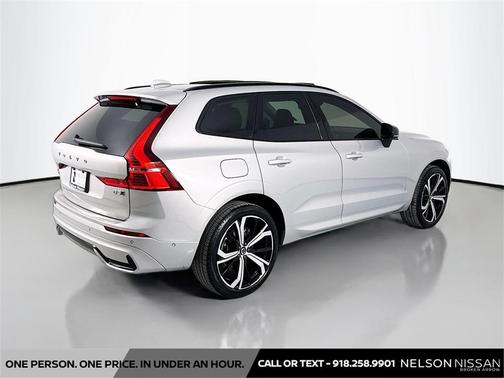 2023 Volvo XC60 B5 Ultimate Dark Theme