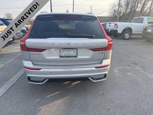 2023 Volvo XC60 B5 Ultimate Dark Theme