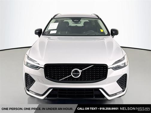 2023 Volvo XC60 B5 Ultimate Dark Theme