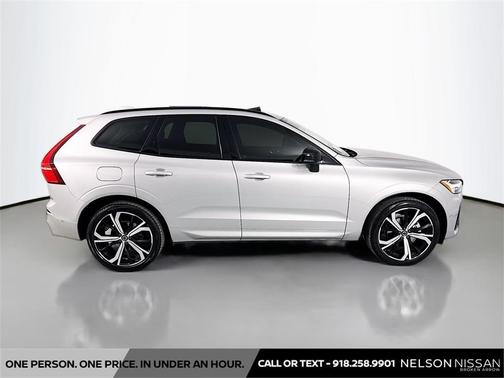 2023 Volvo XC60 B5 Ultimate Dark Theme