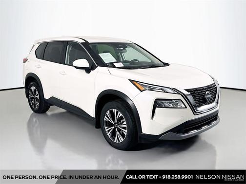 Pearl White Tricoat 2023 Nissan Rogue SV