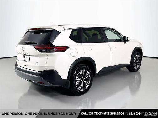 Pearl White Tricoat 2023 Nissan Rogue SV