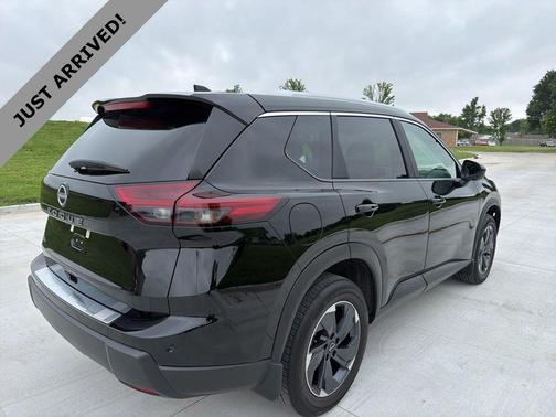 Super Black 2025 Nissan Rogue SV
