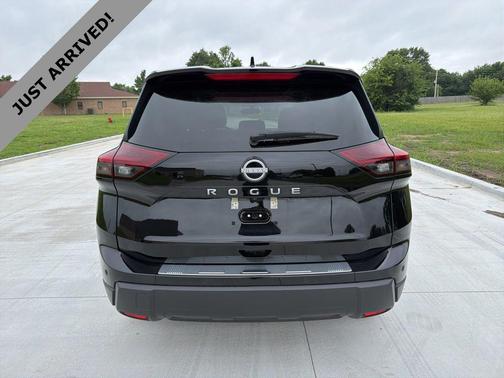 Super Black 2025 Nissan Rogue SV