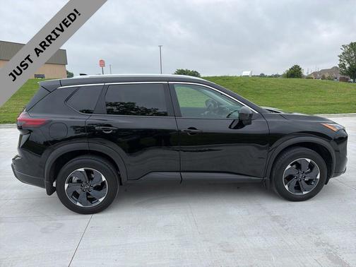 Super Black 2025 Nissan Rogue SV