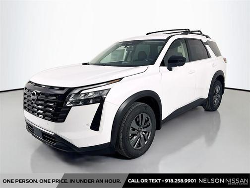Everest White Pearl Tricoat 2026 Nissan Pathfinder SV