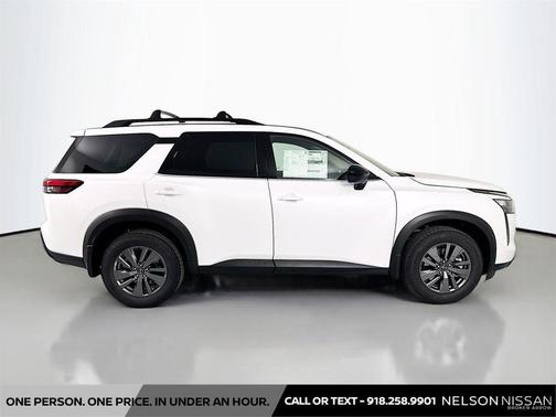 Everest White Pearl Tricoat 2026 Nissan Pathfinder SV