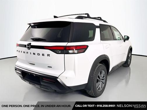 Everest White Pearl Tricoat 2026 Nissan Pathfinder SV