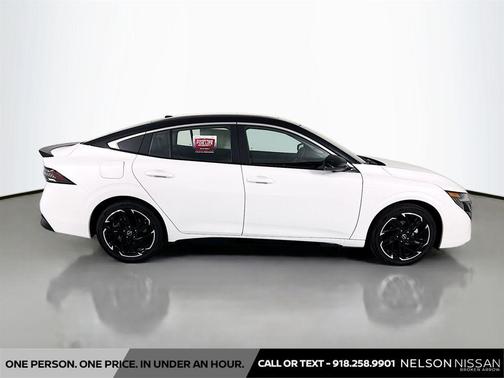 Aspen White Tricoat/Super Black 2026 Nissan Sentra SR