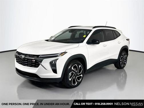 Summit White 2025 Chevrolet Trax FWD 2RS