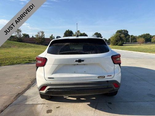 Summit White 2025 Chevrolet Trax FWD 2RS