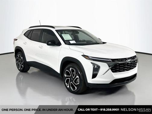 Summit White 2025 Chevrolet Trax FWD 2RS