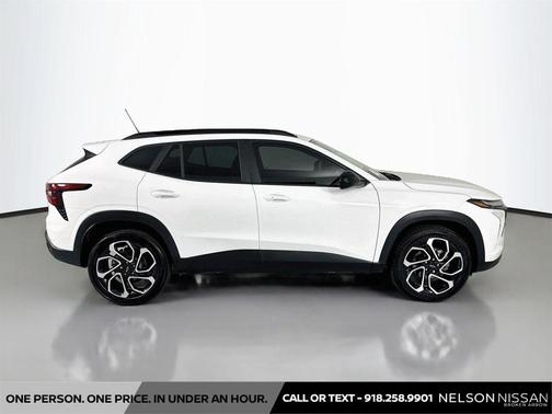 Summit White 2025 Chevrolet Trax FWD 2RS