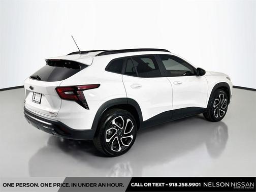 Summit White 2025 Chevrolet Trax FWD 2RS