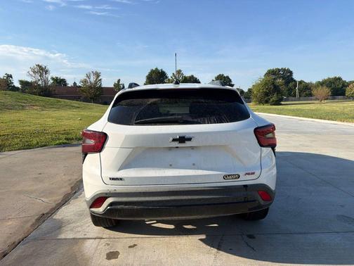 Summit White 2025 Chevrolet Trax FWD 2RS