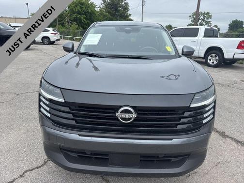 Gun Metallic 2025 Nissan Kicks SV
