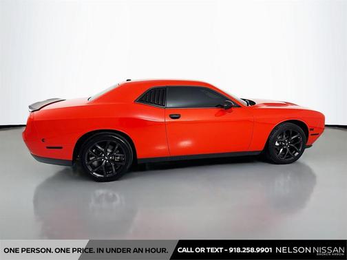 Go Mango 2023 Dodge Challenger SXT