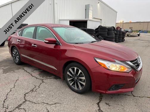 Cayenne Red 2017 Nissan Altima 2.5 SL