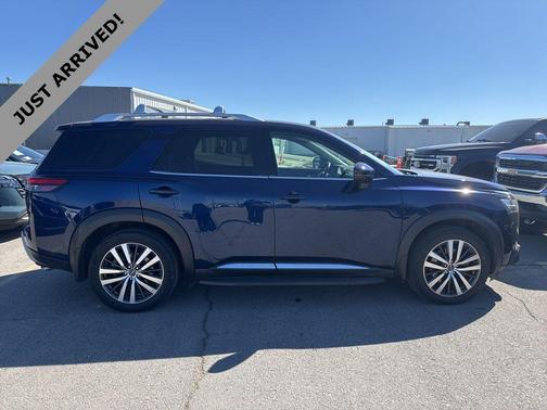 2022 Nissan Pathfinder Platinum 4WD