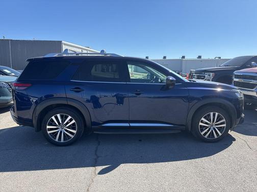 2022 Nissan Pathfinder Platinum 4WD