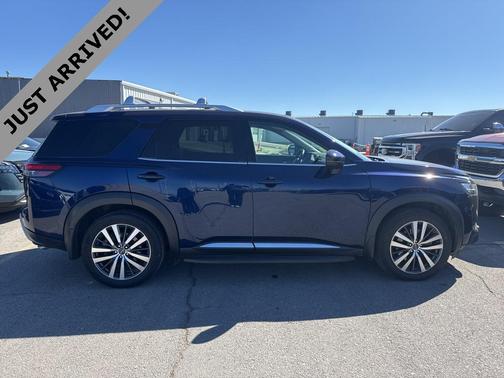 2022 Nissan Pathfinder Platinum 4WD