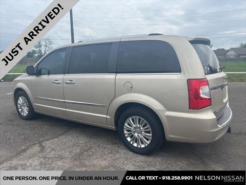 2015 Chrysler Town & Country Limited Platinum