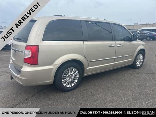 2015 Chrysler Town & Country Limited Platinum