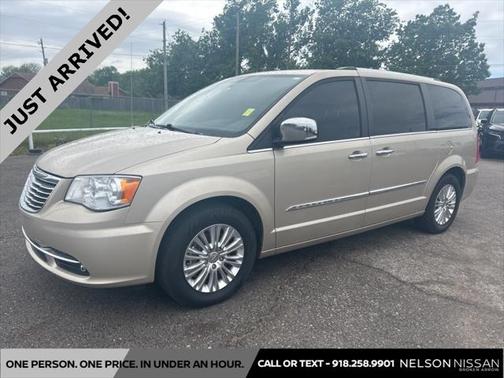 2015 Chrysler Town & Country Limited Platinum