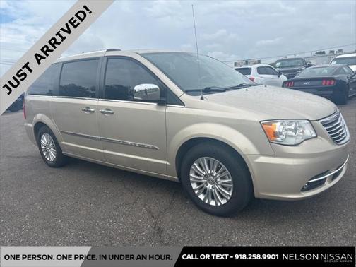 2015 Chrysler Town & Country Limited Platinum