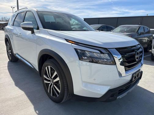 2025 Nissan Pathfinder Platinum 4WD