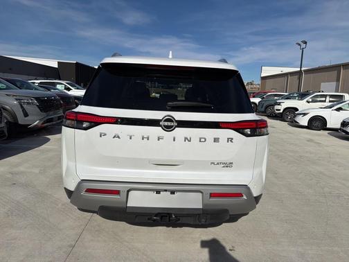 2025 Nissan Pathfinder Platinum 4WD