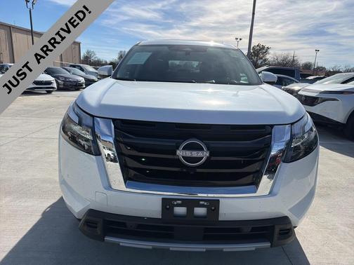 2025 Nissan Pathfinder Platinum 4WD