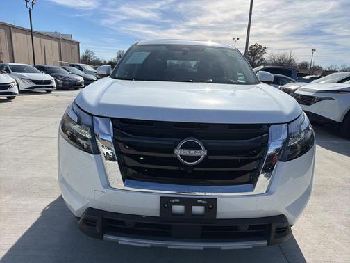 2025 Nissan Pathfinder Platinum 4WD