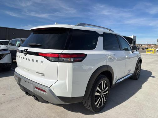 2025 Nissan Pathfinder Platinum 4WD