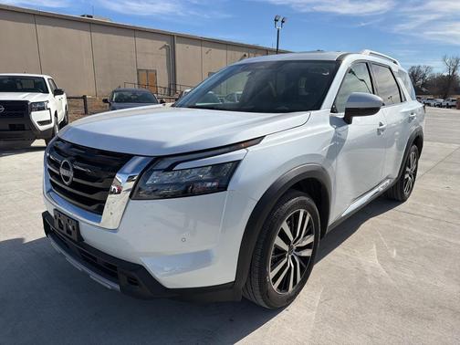 2025 Nissan Pathfinder Platinum 4WD