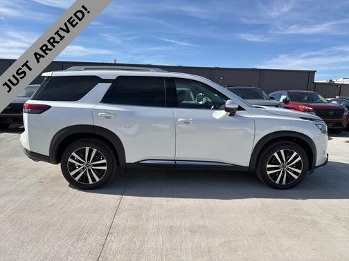 2025 Nissan Pathfinder Platinum 4WD