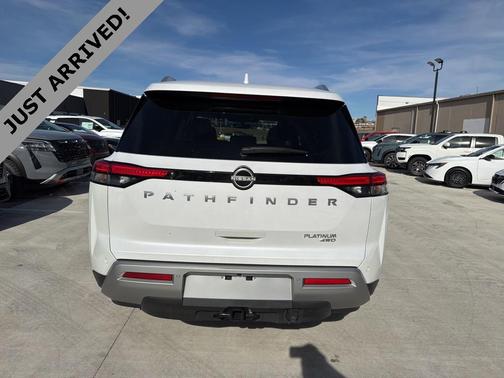 2025 Nissan Pathfinder Platinum 4WD